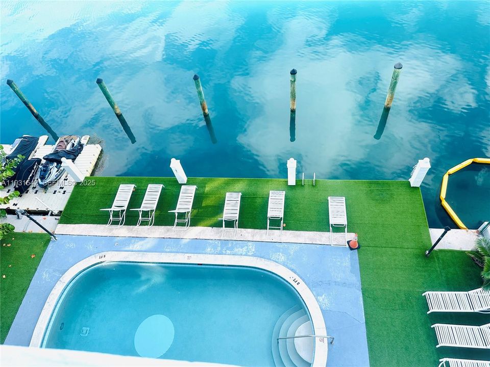 For Sale: $925,000 (2 beds, 2 baths, 1485 Square Feet)