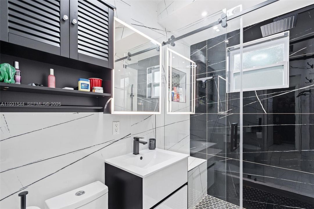 待售: $695,000 (4 贝兹, 3 浴室, 1000 平方英尺)