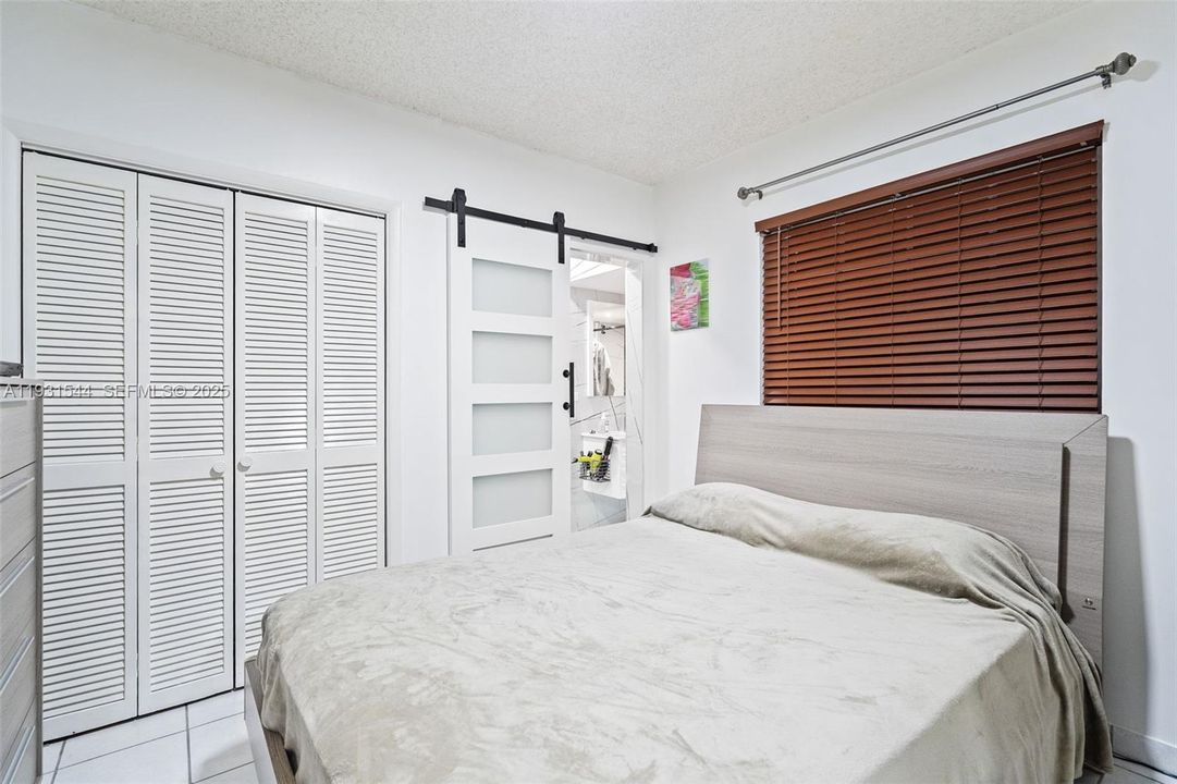 待售: $695,000 (4 贝兹, 3 浴室, 1000 平方英尺)