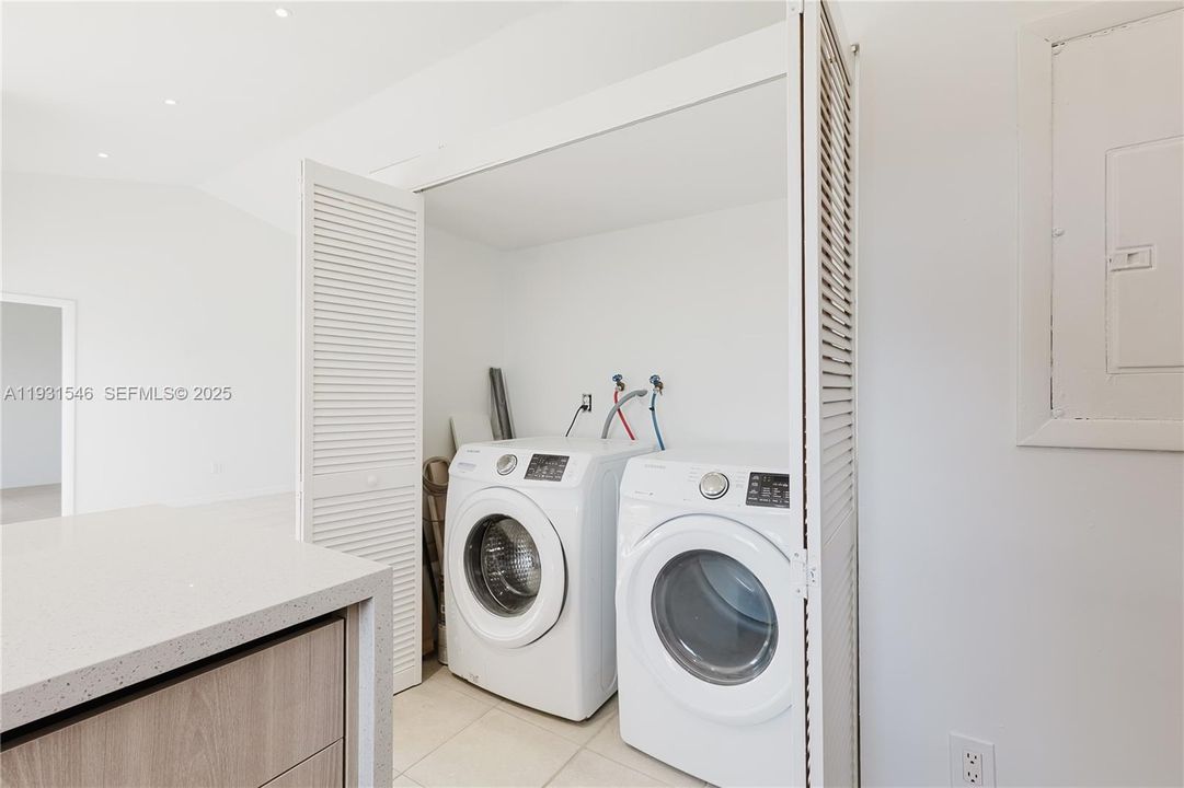 En Venta: $459,900 (3 camas, 2 baños, 1191 Pies cuadrados)