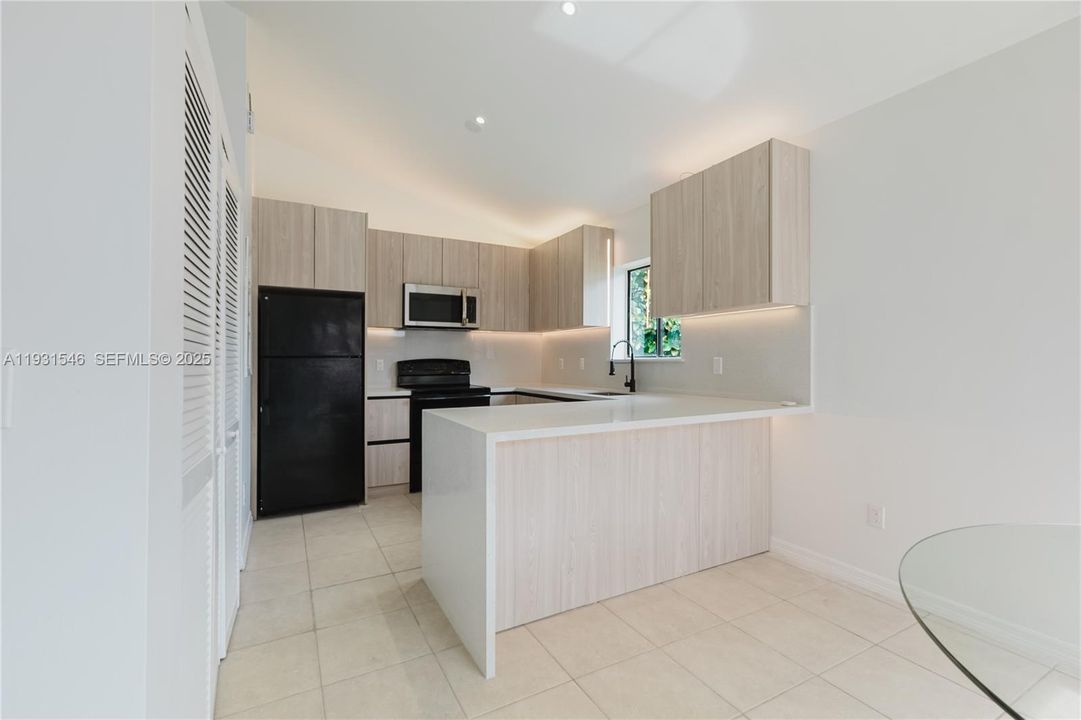 En Venta: $459,900 (3 camas, 2 baños, 1191 Pies cuadrados)