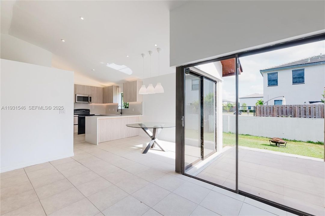 En Venta: $459,900 (3 camas, 2 baños, 1191 Pies cuadrados)