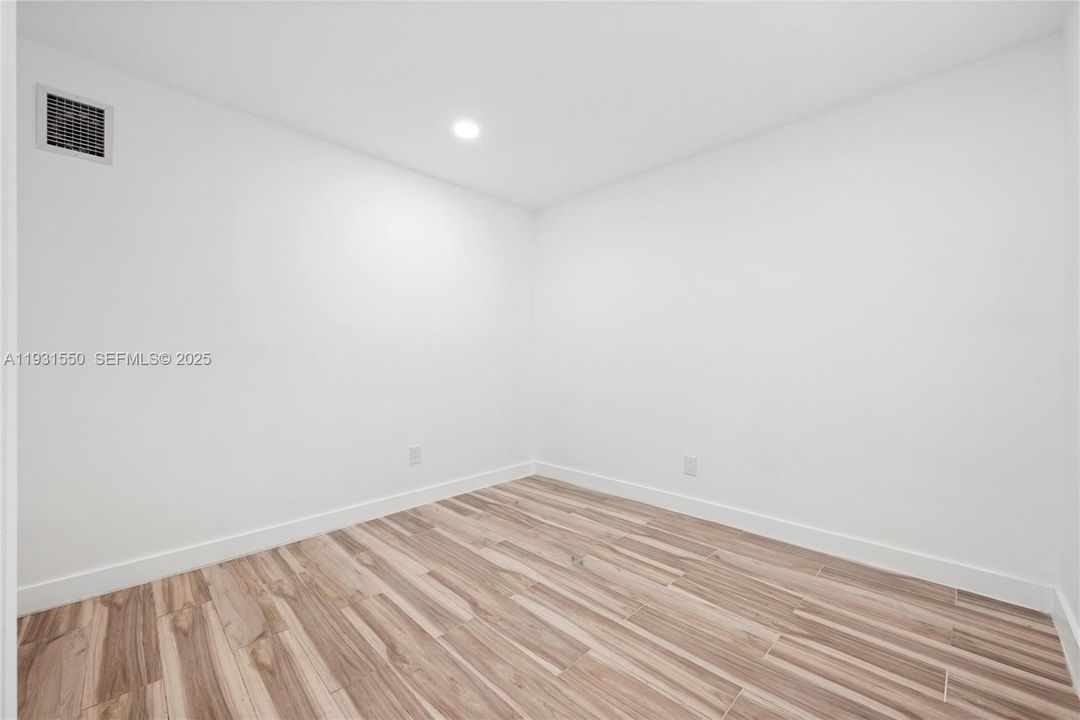 For Sale: $1,199,000 (5 beds, 5 baths, 1950 Square Feet)