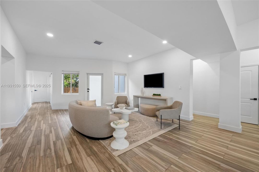 For Sale: $1,199,000 (5 beds, 5 baths, 1950 Square Feet)