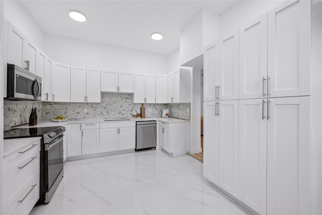 For Sale: $1,199,000 (5 beds, 5 baths, 1950 Square Feet)