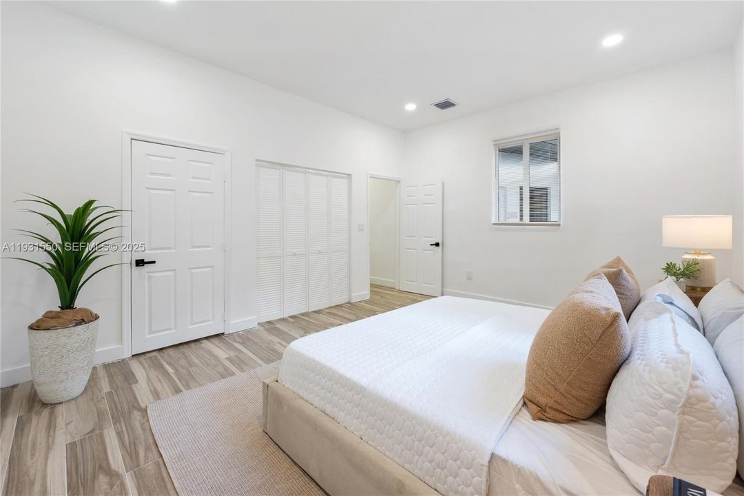 For Sale: $1,199,000 (5 beds, 5 baths, 1950 Square Feet)