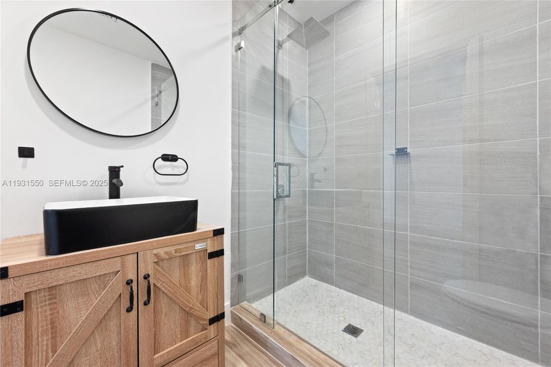 For Sale: $1,199,000 (5 beds, 5 baths, 1950 Square Feet)