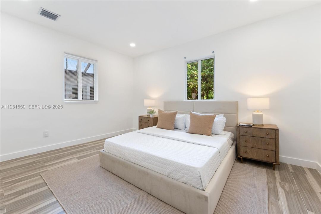 For Sale: $1,199,000 (5 beds, 5 baths, 1950 Square Feet)