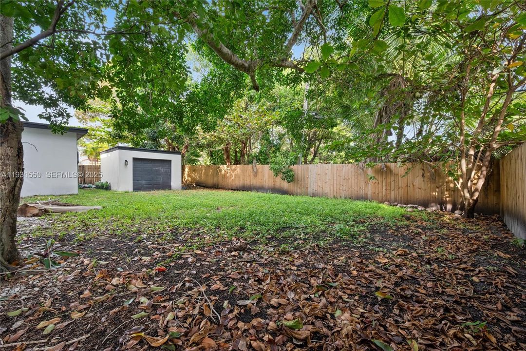 For Sale: $1,199,000 (5 beds, 5 baths, 1950 Square Feet)