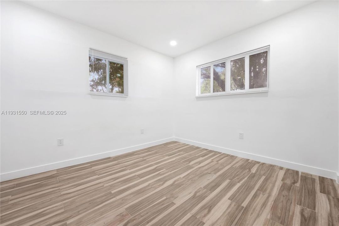 For Sale: $1,199,000 (5 beds, 5 baths, 1950 Square Feet)