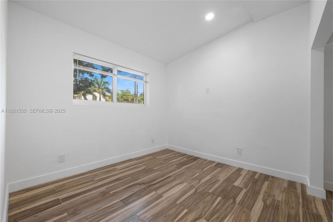 For Sale: $1,199,000 (5 beds, 5 baths, 1950 Square Feet)