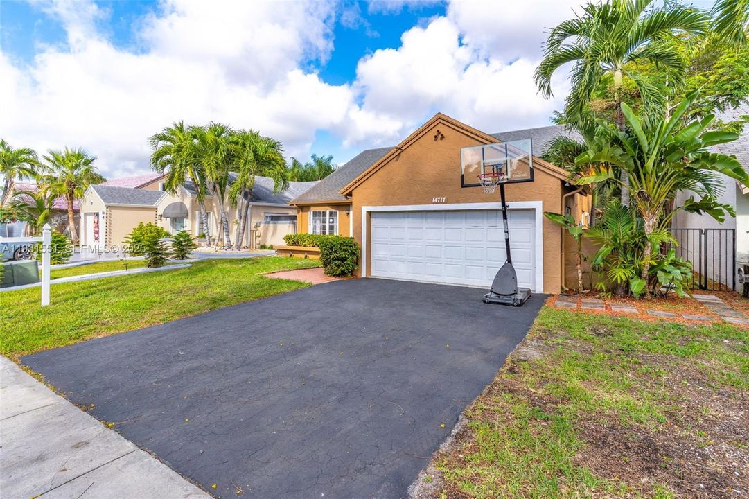 For Sale: $639,000 (3 beds, 2 baths, 1621 Square Feet)