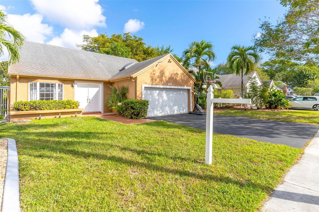 For Sale: $639,000 (3 beds, 2 baths, 1621 Square Feet)