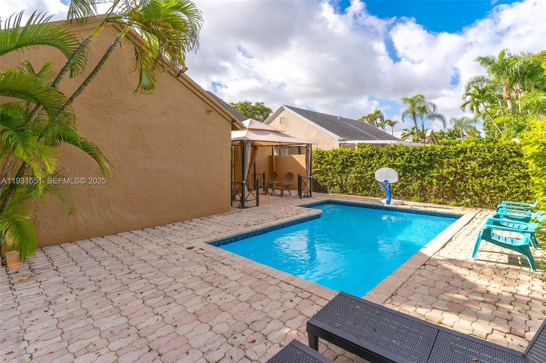 For Sale: $639,000 (3 beds, 2 baths, 1621 Square Feet)