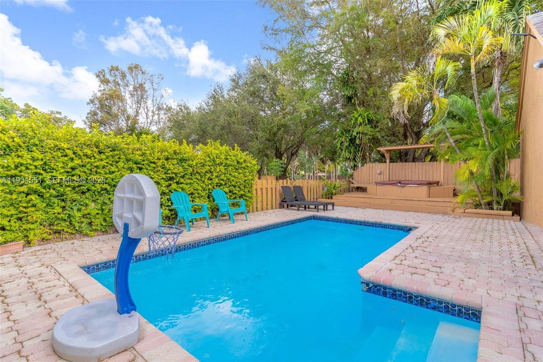 For Sale: $639,000 (3 beds, 2 baths, 1621 Square Feet)