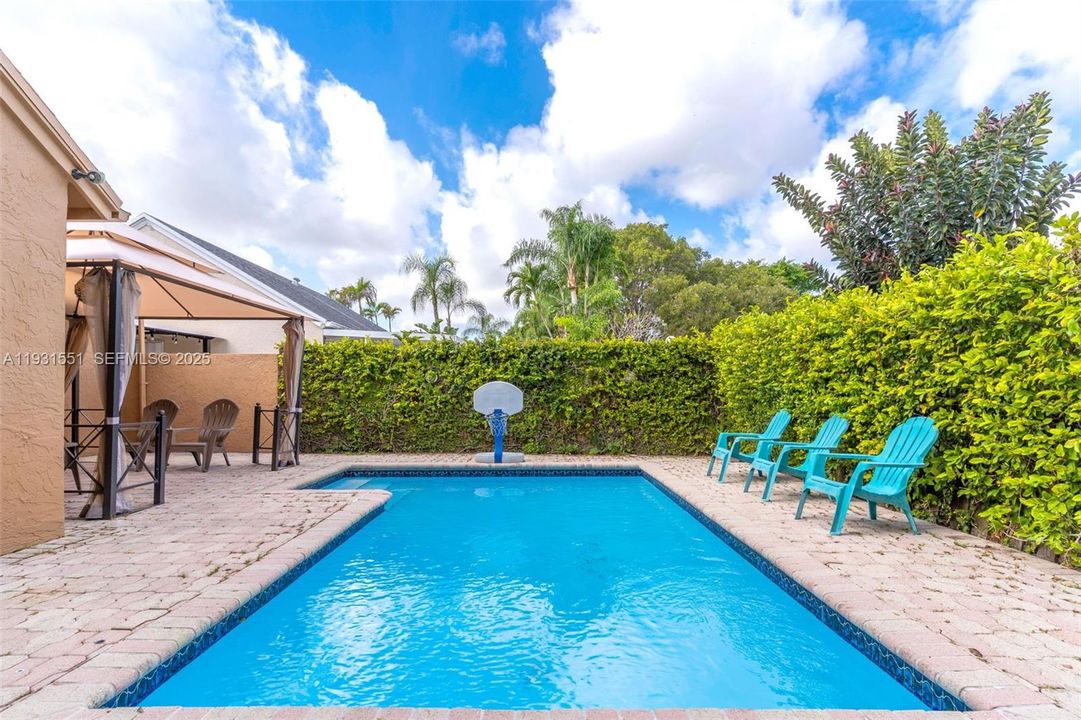 For Sale: $639,000 (3 beds, 2 baths, 1621 Square Feet)