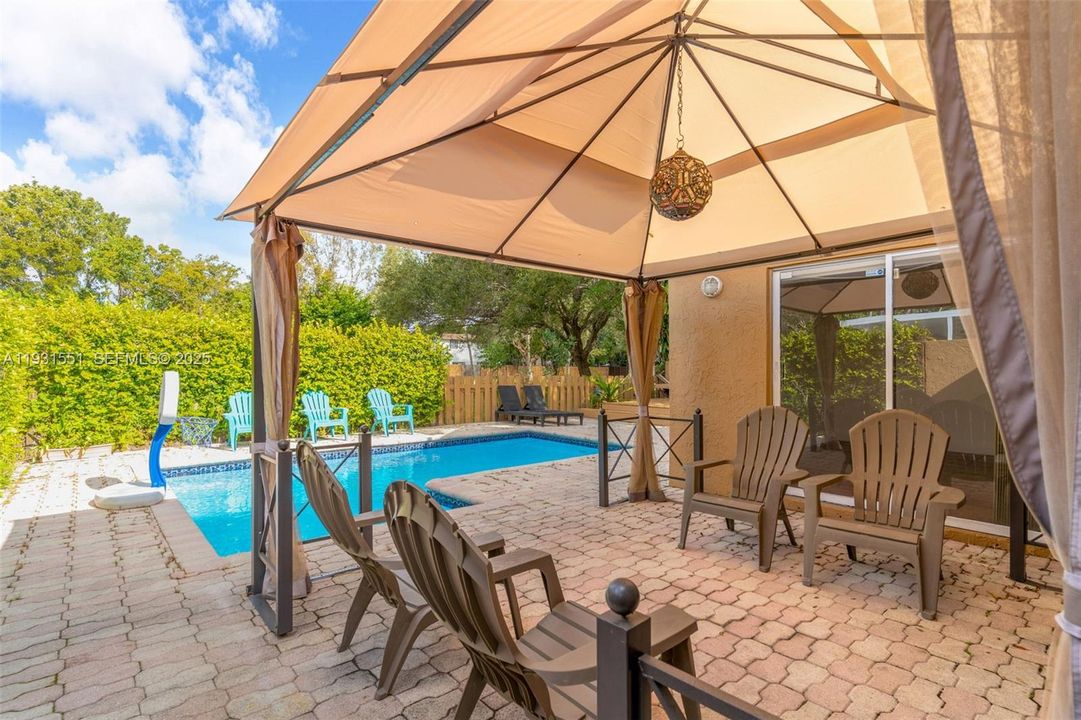 For Sale: $639,000 (3 beds, 2 baths, 1621 Square Feet)