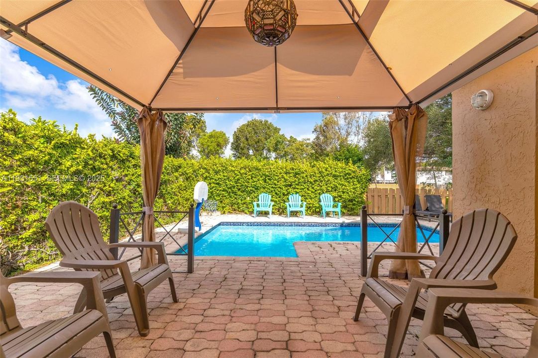 For Sale: $639,000 (3 beds, 2 baths, 1621 Square Feet)