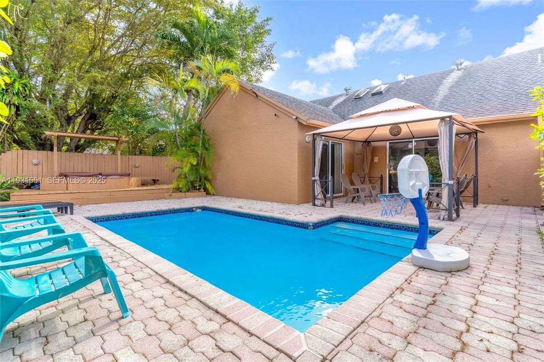 For Sale: $639,000 (3 beds, 2 baths, 1621 Square Feet)