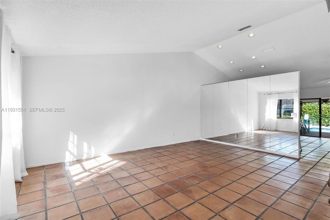 For Sale: $639,000 (3 beds, 2 baths, 1621 Square Feet)