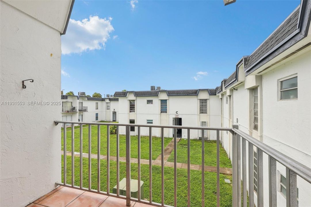 For Sale: $244,500 (2 beds, 2 baths, 763 Square Feet)