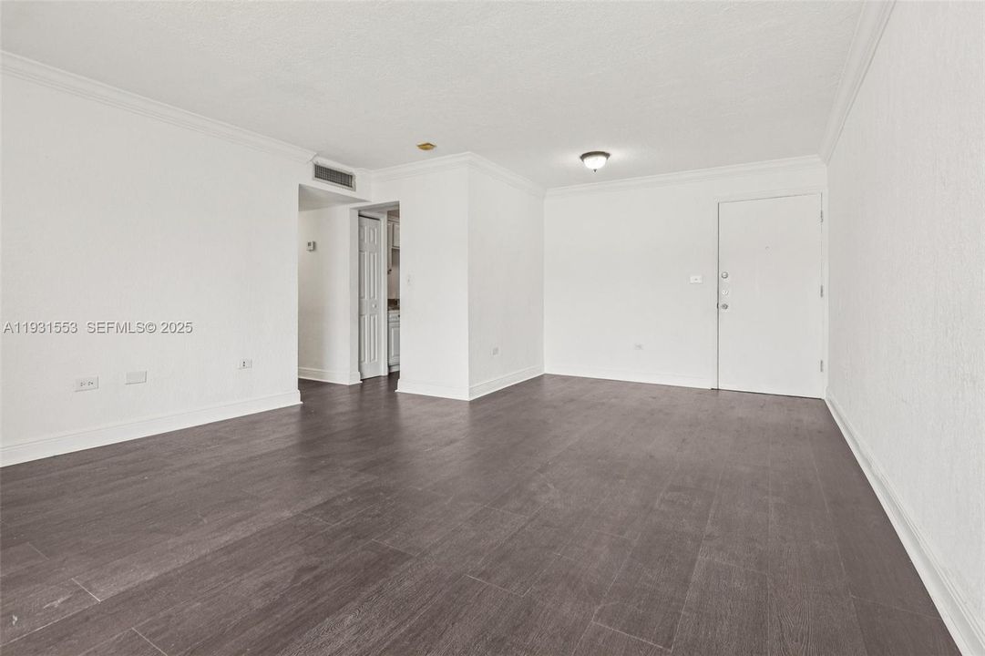For Sale: $244,500 (2 beds, 2 baths, 763 Square Feet)