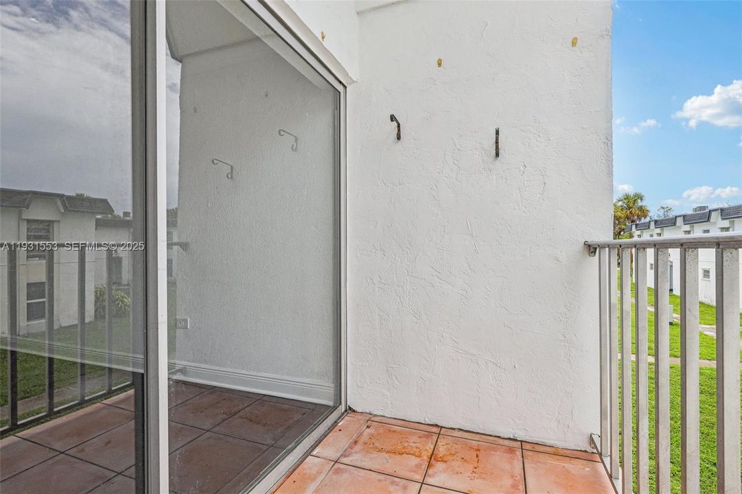 For Sale: $244,500 (2 beds, 2 baths, 763 Square Feet)