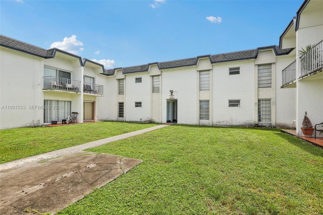 For Sale: $244,500 (2 beds, 2 baths, 763 Square Feet)