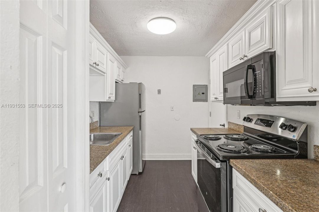 For Sale: $244,500 (2 beds, 2 baths, 763 Square Feet)