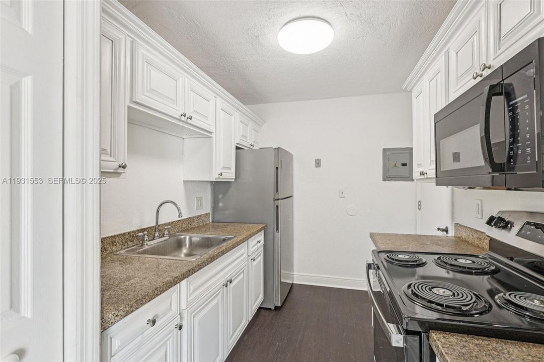 For Sale: $244,500 (2 beds, 2 baths, 763 Square Feet)