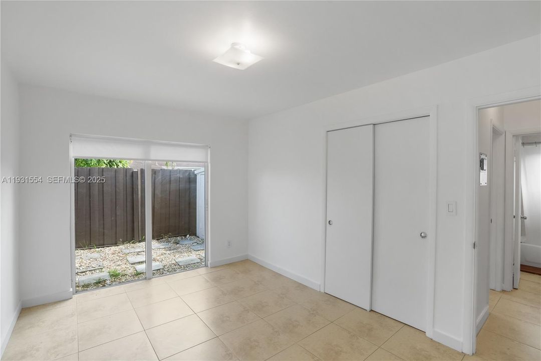 For Rent: $1,900 (2 beds, 1 baths, 679 Square Feet)