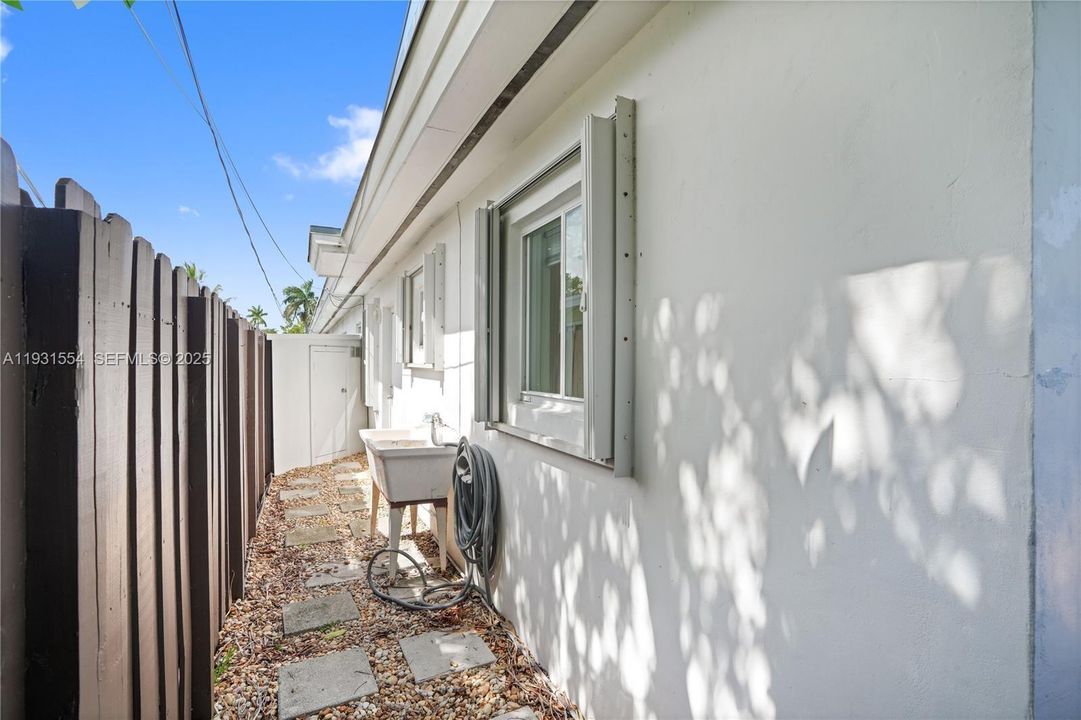 For Rent: $1,900 (2 beds, 1 baths, 679 Square Feet)