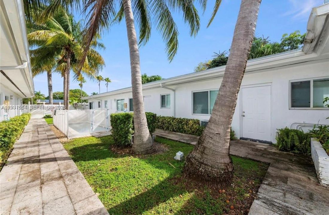 For Rent: $1,900 (2 beds, 1 baths, 679 Square Feet)