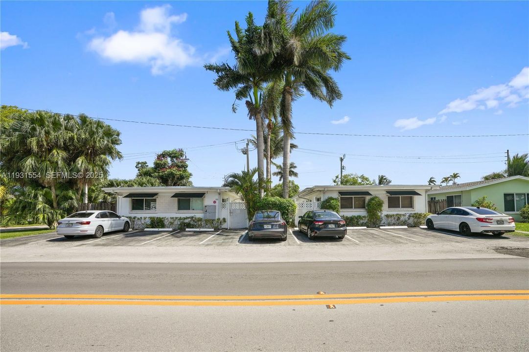 For Rent: $1,900 (2 beds, 1 baths, 679 Square Feet)