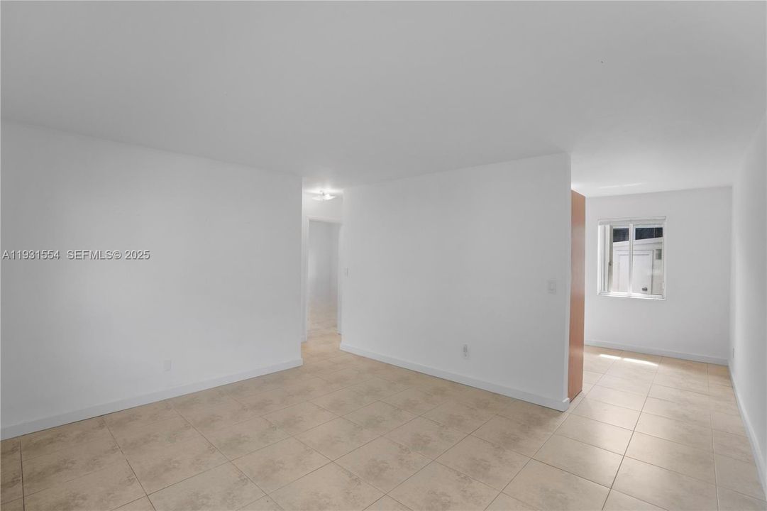 For Rent: $1,900 (2 beds, 1 baths, 679 Square Feet)