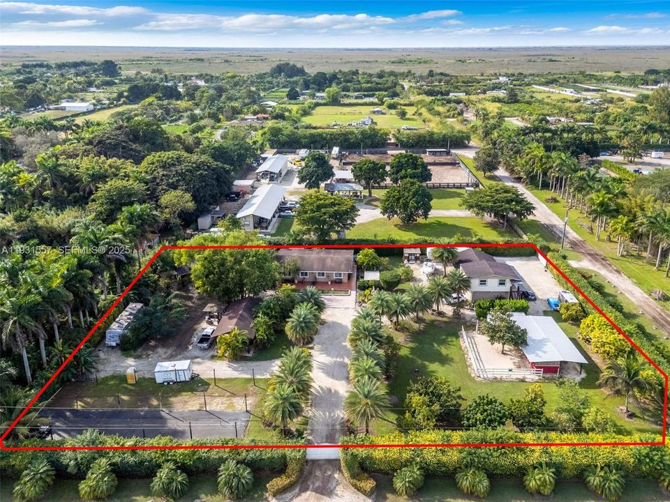 待售: $1,180,000 (1.78 acres)