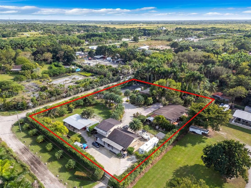 待售: $1,180,000 (1.78 acres)