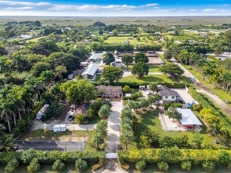 待售: $1,180,000 (1.78 acres)