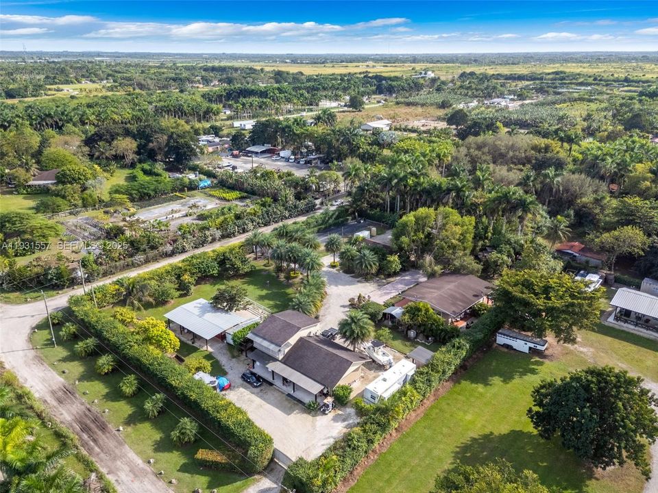 待售: $1,180,000 (1.78 acres)