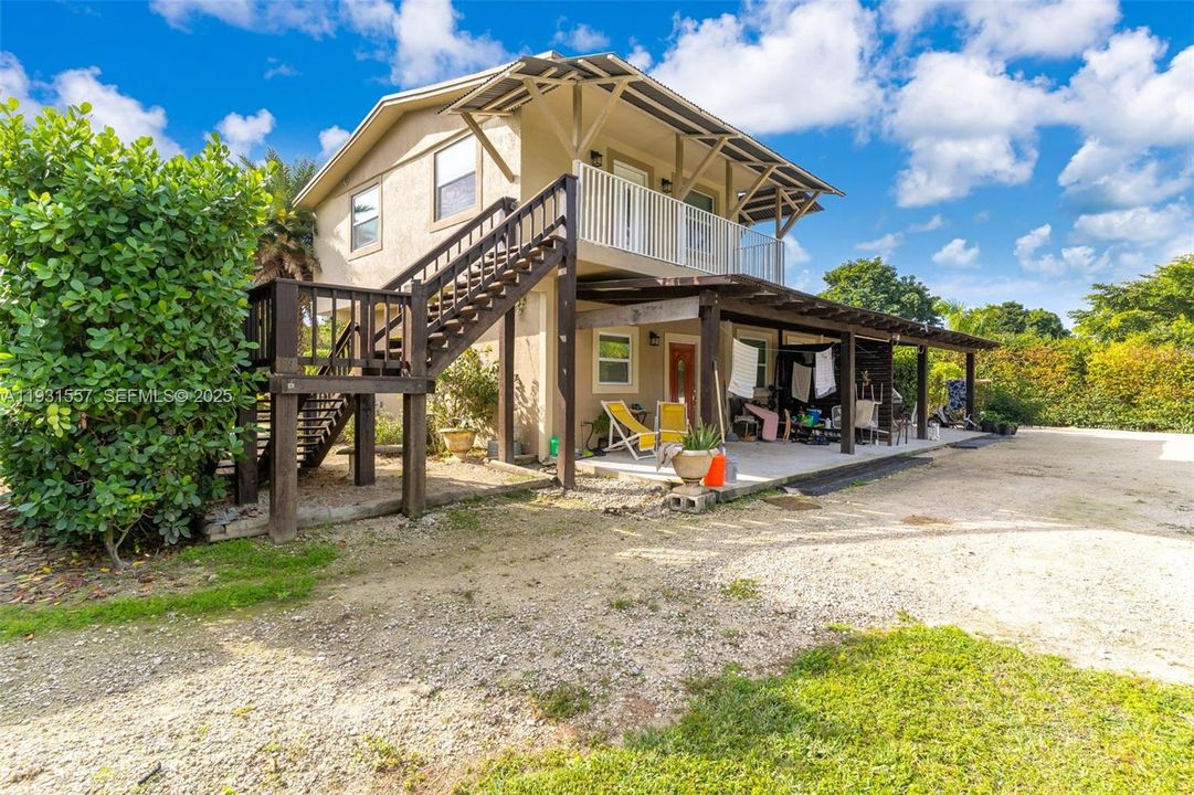 待售: $1,180,000 (1.78 acres)