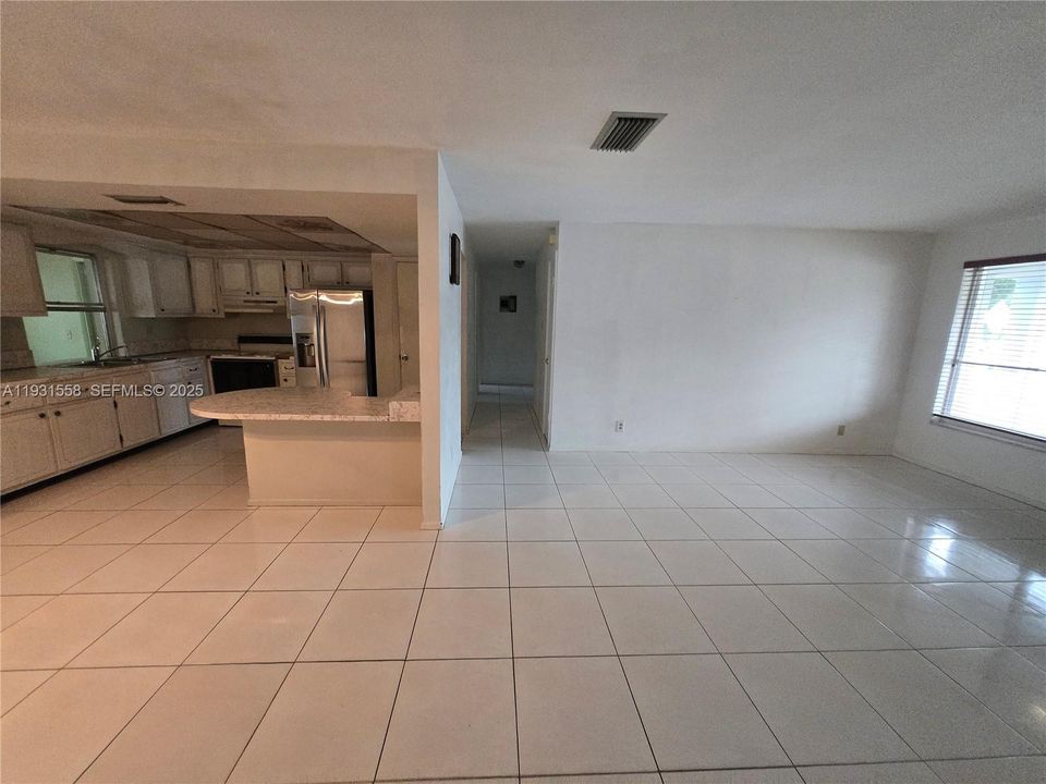 For Sale: $450,000 (4 beds, 2 baths, 1724 Square Feet)