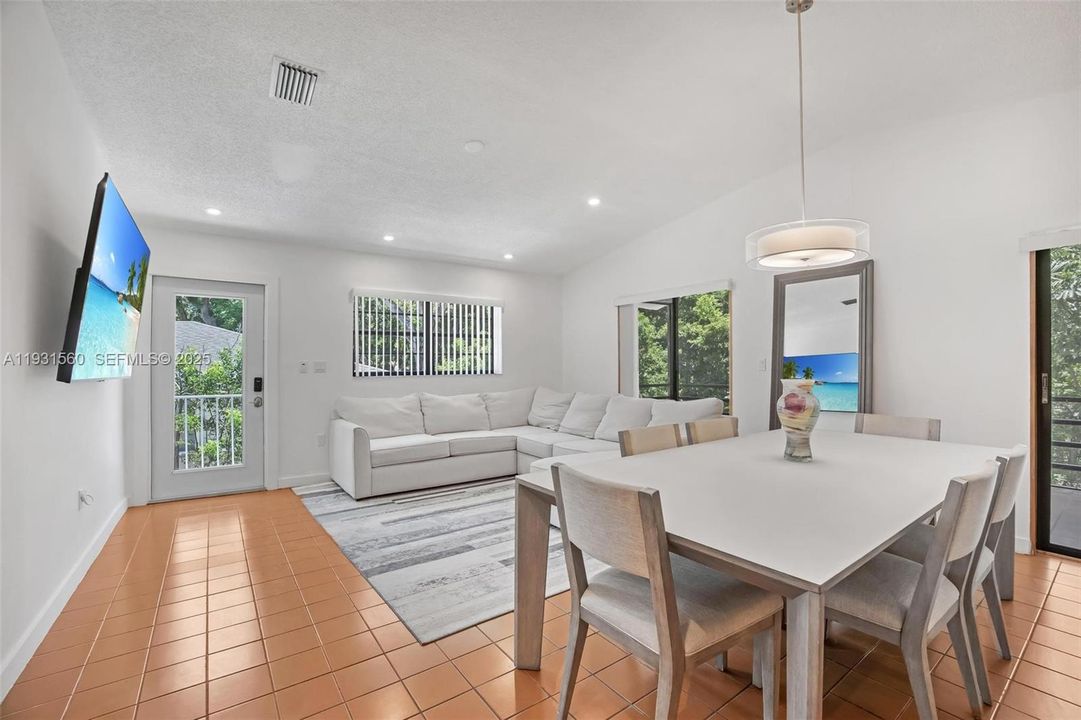 En Renta: $3,750 (3 camas, 2 baños, 1040 Pies cuadrados)