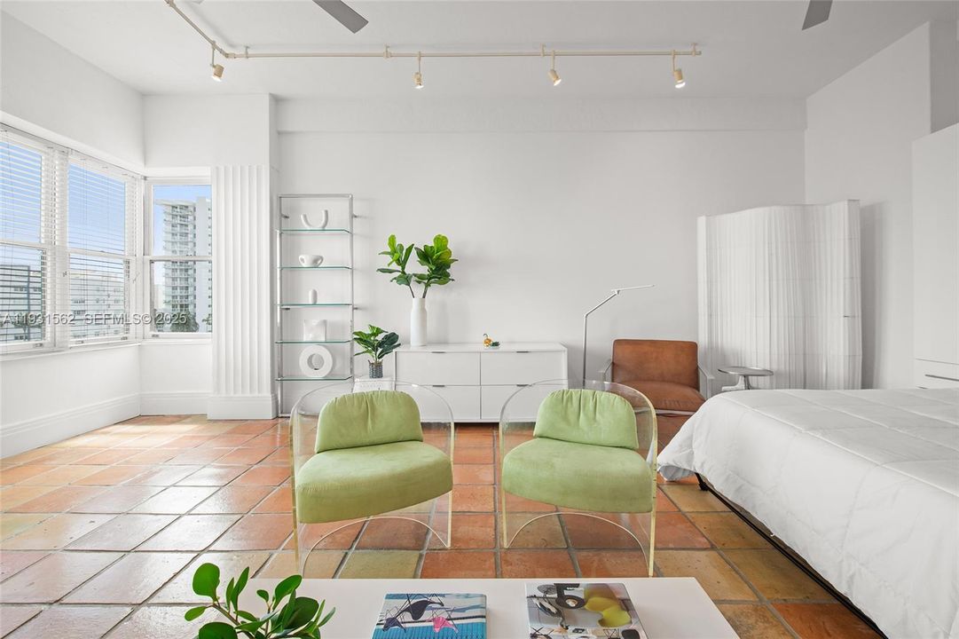 For Sale: $399,000 (0 beds, 1 baths, 545 Square Feet)