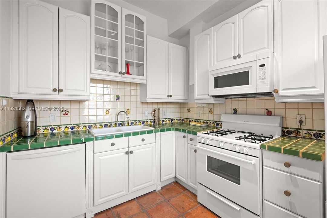 For Sale: $399,000 (0 beds, 1 baths, 545 Square Feet)