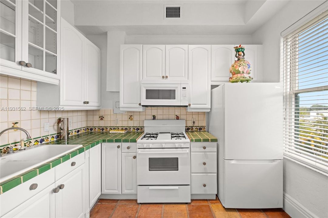 For Sale: $399,000 (0 beds, 1 baths, 545 Square Feet)