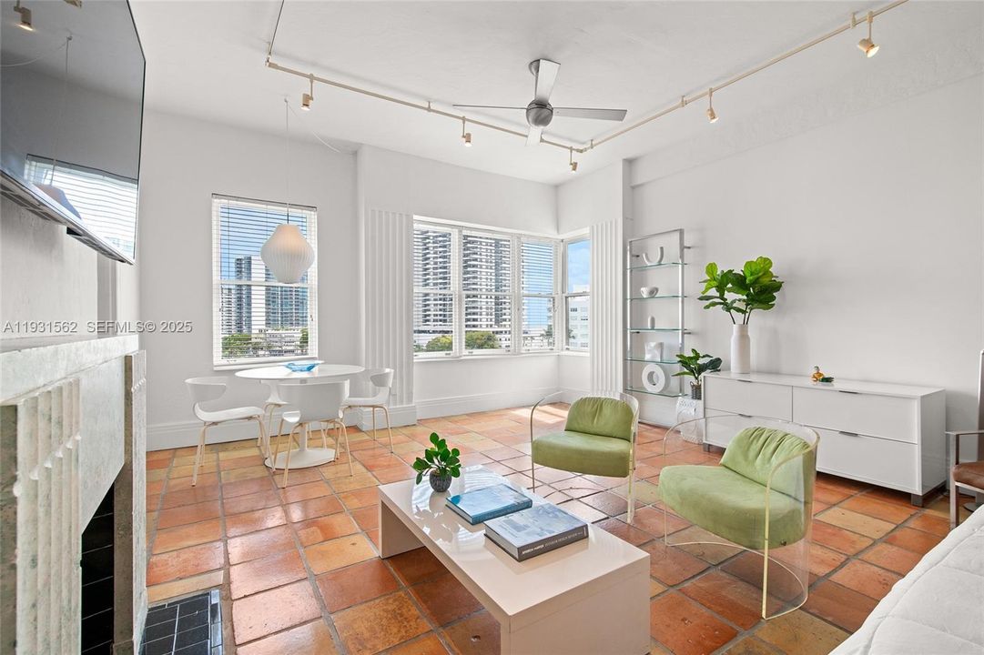 For Sale: $399,000 (0 beds, 1 baths, 545 Square Feet)