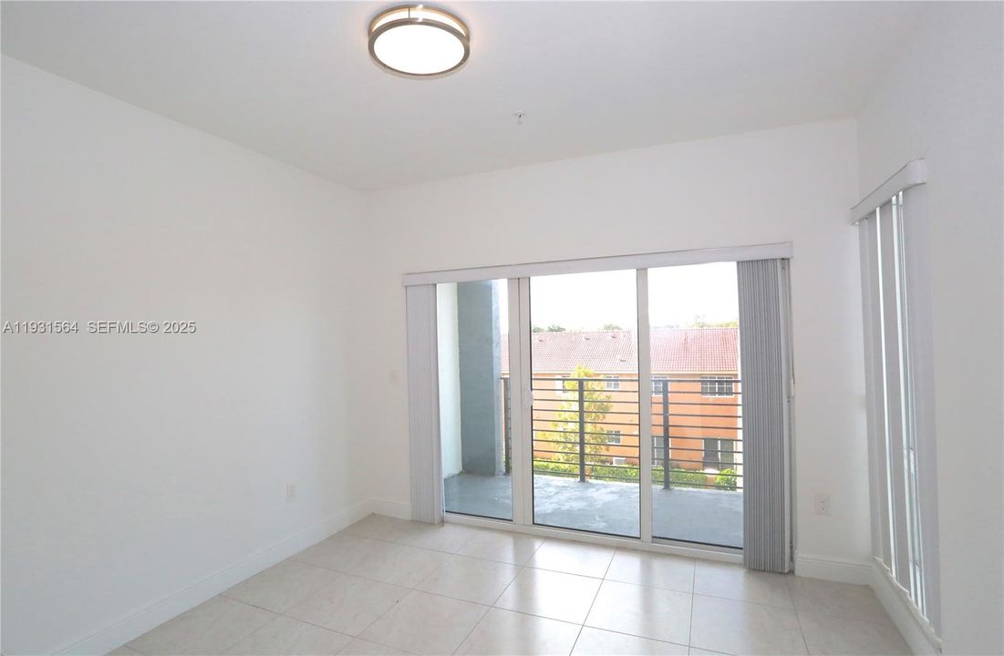 В аренду: $1,900 (1 спален, 1 ванн, 1000 Квадратных фут)