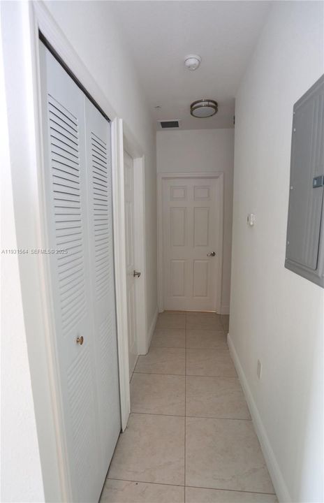 В аренду: $1,900 (1 спален, 1 ванн, 1000 Квадратных фут)