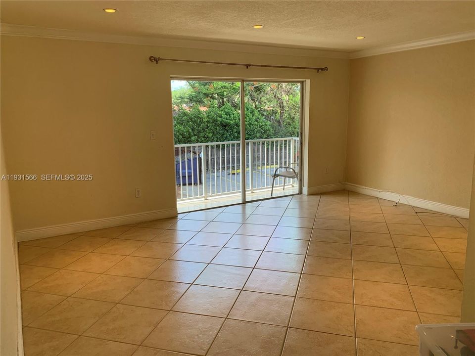 For Rent: $1,850 (1 beds, 1 baths, 709 Square Feet)