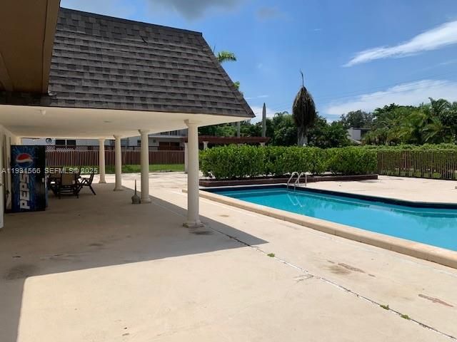 For Rent: $1,850 (1 beds, 1 baths, 709 Square Feet)